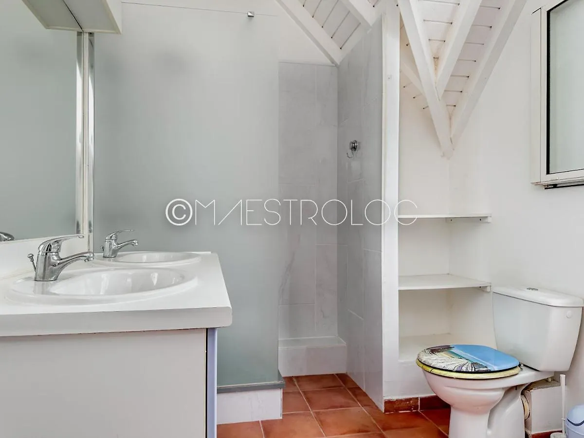 Promo ! La Villa Caraibes Avec Jacuzzi Et Proche De La Plage Du Bourg ! Sainte-Anne