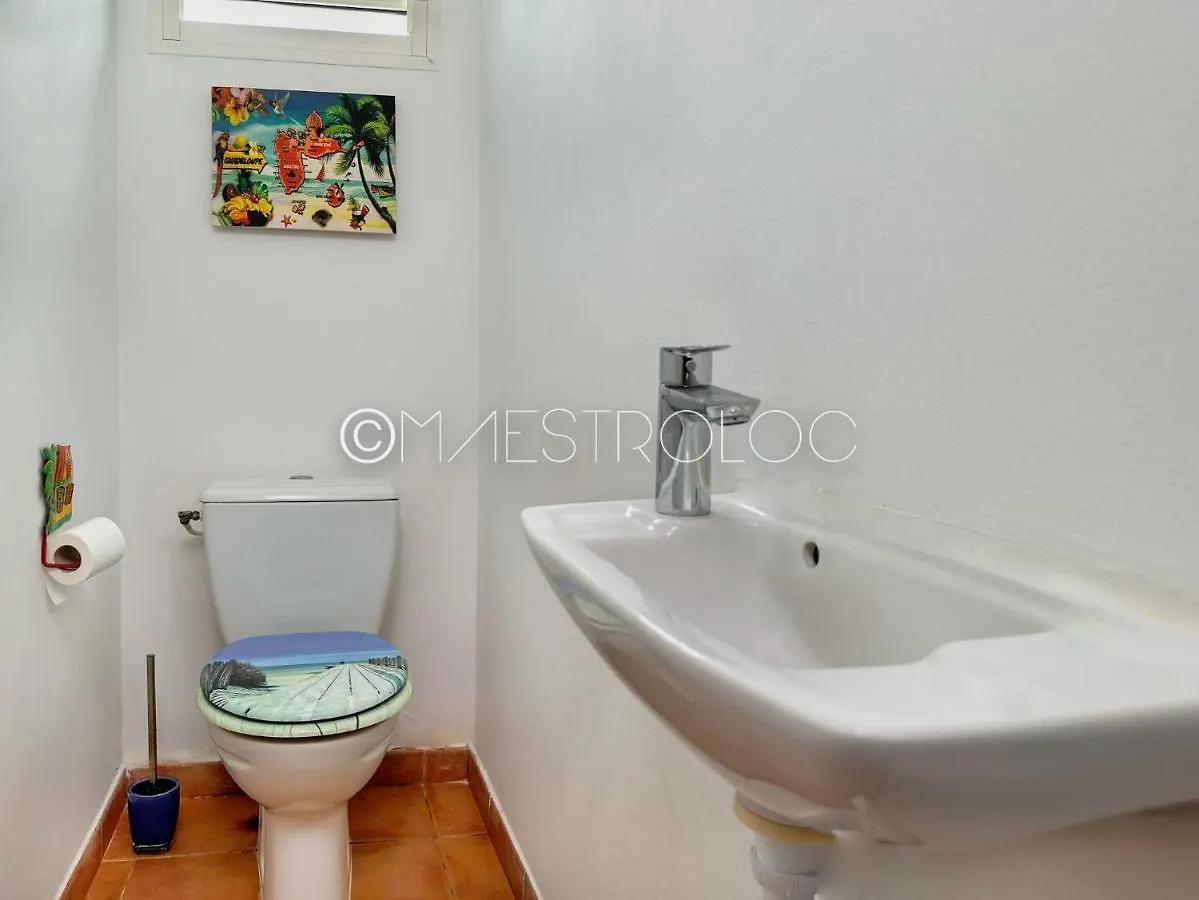 Promo ! La Villa Caraibes Avec Jacuzzi Et Proche De La Plage Du Bourg ! Sainte-Anne